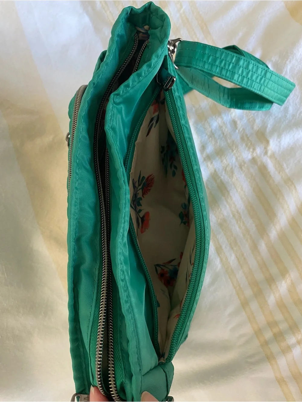 LUG | Kelly Green ☘️ Quilted Crossbody ~ 11”x 8.5”x 3” Medium - Picture 13 of 15